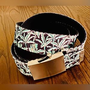 Levi’s reversible belt black & green leaves palm trees silver buckle preppy